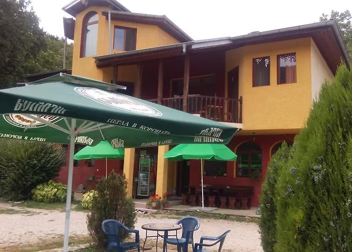 Pensión Alfa Daniel 2*